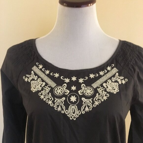 Nine West Gray Embroidered Blouse Bohemian Peasant Shirt Size Small NWT - Picture 2 of 11